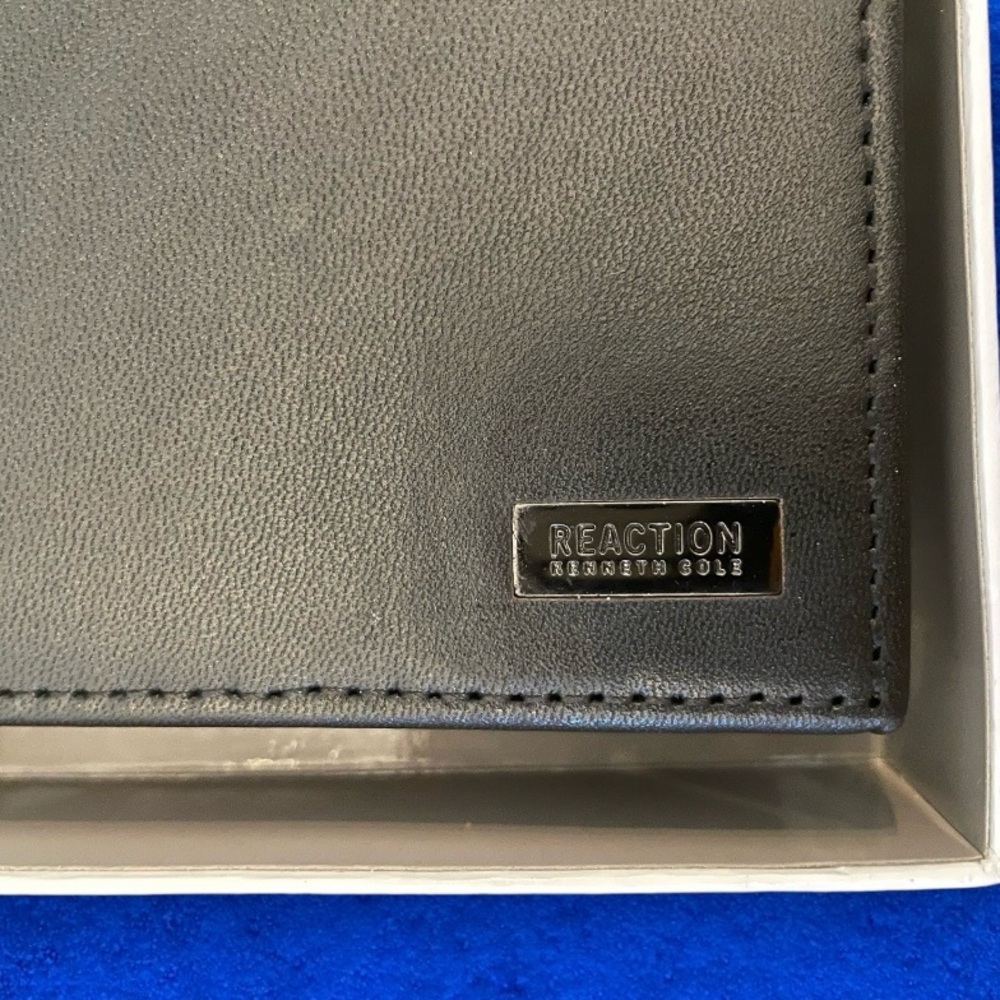 Kenneth Cole Wallet - Picture 4 of 6
